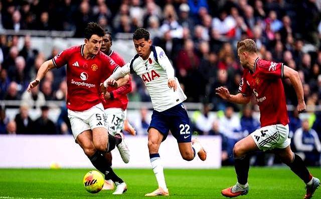 包含曼联迎英超关键赛，今晨绝杀压哨，球迷炸锅，球探报告显示潜力的词条