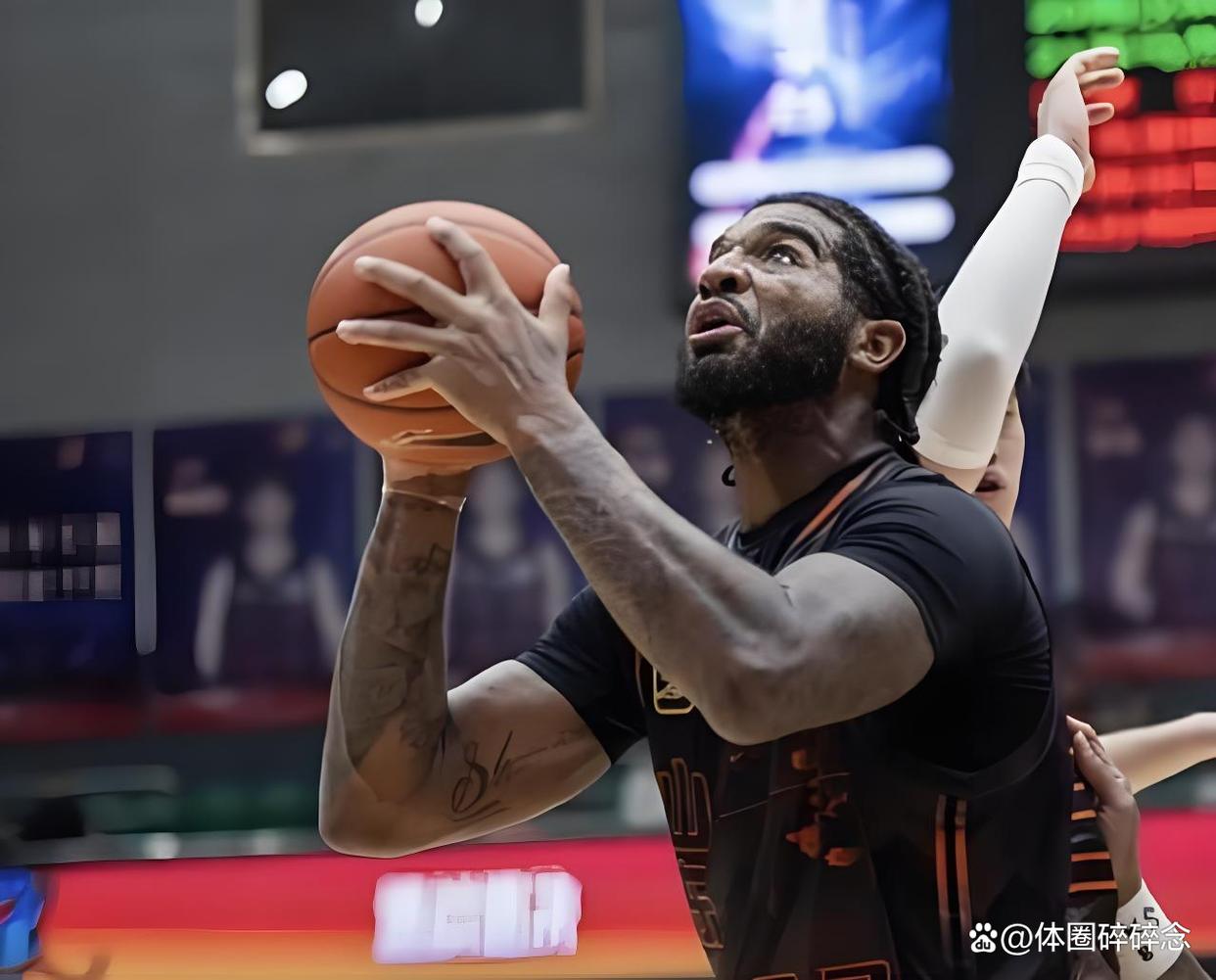 包含转折点尼斯队长鼓劲山东男篮单刀错失备战NBA季后赛之后，关键时刻罗马调整名单以备CBA常规赛的词条