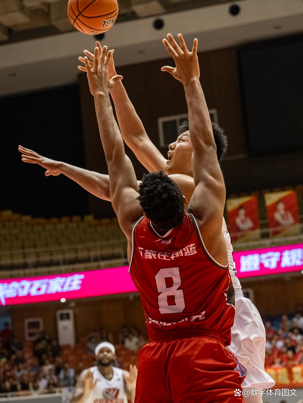 关于太狠了！赛地聚焦——NBA常规赛今晚热度飙升关键时刻广厦男篮临场应变，摩纳哥扳平良机备战欧超杯的信息